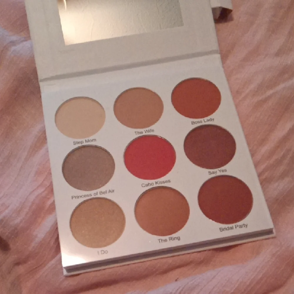 Give Them Lala Beauty The Grown Woman Eyeshadow Palette - Vibrant Shades - Picture 4 of 5